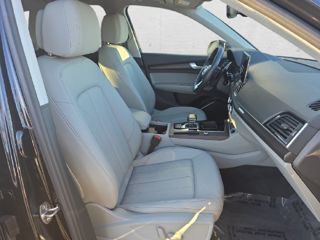Used 2023 Audi Q5 2.0T Premium w/ Convenience Package AWD/4WD image 10