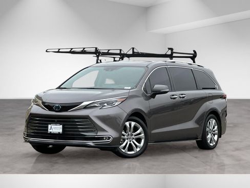Used 2023 Toyota Sienna Platinum FWD image 2