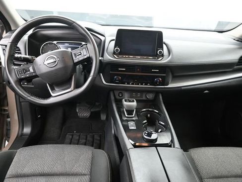 Used 2025 Nissan Rogue SV AWD/4WD image 10