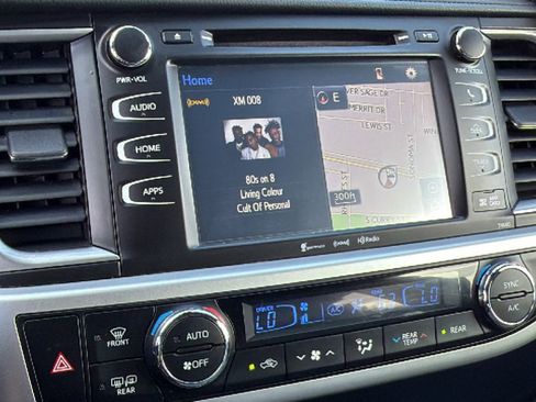 Used 2019 Toyota Highlander XLE AWD/4WD image 15