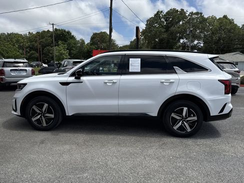 Used 2021 Kia Sorento S FWD image 2