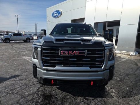 Used 2025 GMC Sierra 2500 AT4 image 7