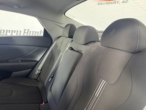 Used 2025 Hyundai Elantra SEL FWD image 11