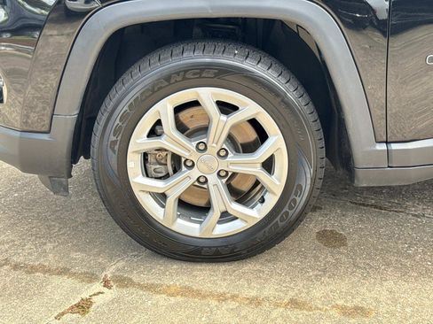 Certified 2024 Jeep Compass Latitude image 10