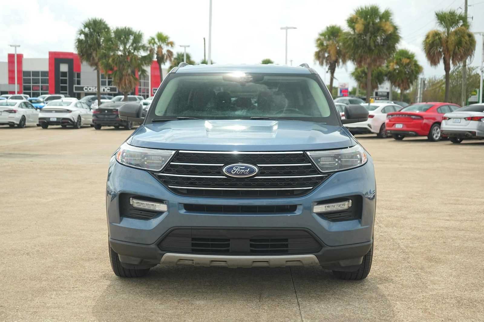 Used 2020 Ford Explorer XLT w/ Equipment Group 202A AWD/4WD image 6