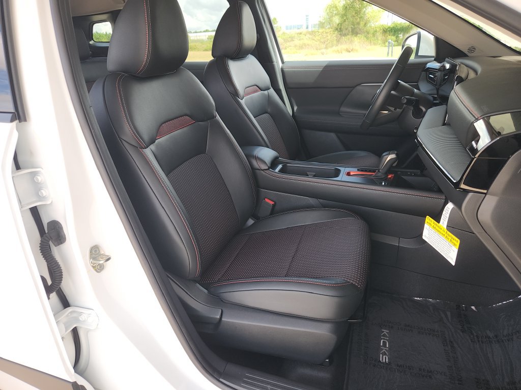 Certified 2025 Nissan Kicks SR FWD image 16