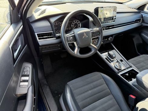 Used 2024 Mitsubishi Outlander SE image 16