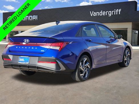 New 2025 Hyundai Elantra SEL image 4