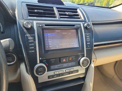 Used 2014 Toyota Camry XLE w/ Leather Package FWD image 19