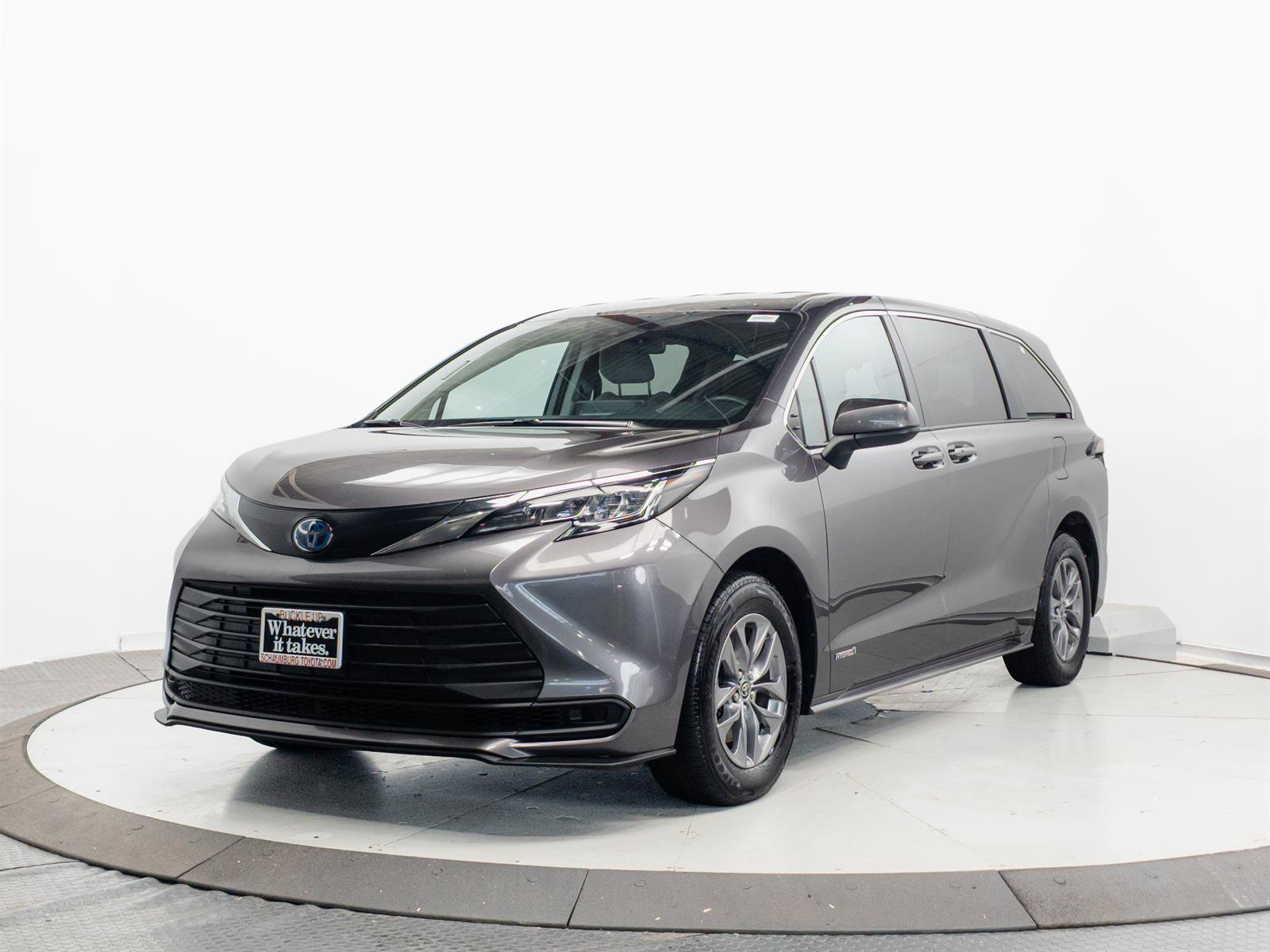Certified 2021 Toyota Sienna LE FWD image 3