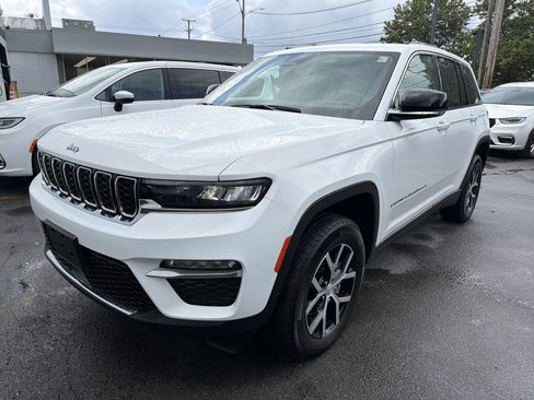 Used 2023 Jeep Grand Cherokee Limited AWD/4WD image 4