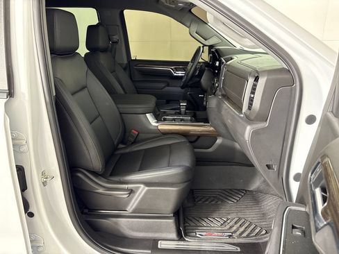 Used 2025 Chevrolet Silverado 1500 LT Trail Boss w/ Convenience Package II AWD/4WD image 6