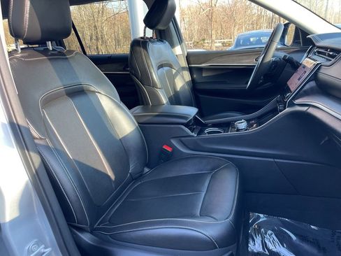 Used 2023 Jeep Grand Cherokee L Limited w/ Luxury Tech Group II image 17