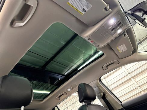Used 2021 Volkswagen Tiguan SE w/ Panoramic Sunroof Package AWD/4WD image 30