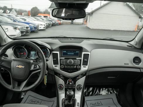 Used 2015 Chevrolet Cruze L image 13