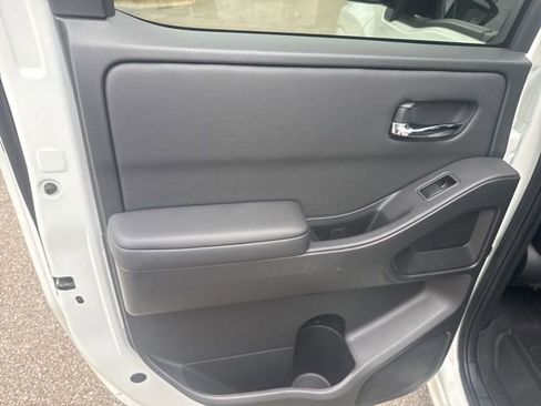 Used 2024 Nissan Frontier SL w/ Technology Package image 19