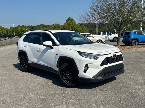 Used 2021 Toyota RAV4 XLE FWD image 2