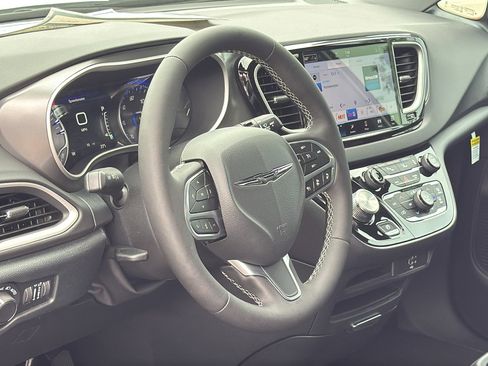 New 2026 Chrysler Voyager LX image 9