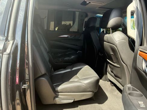 Used 2019 Cadillac Escalade ESV Premium Luxury w/ Escalade Sport Edition image 12