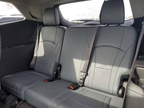 Used 2020 Buick Enclave Essence w/ Sport Touring Edition image 31