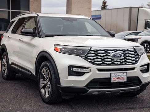 Certified 2020 Ford Explorer Platinum w/ Premium Technology Package image 3