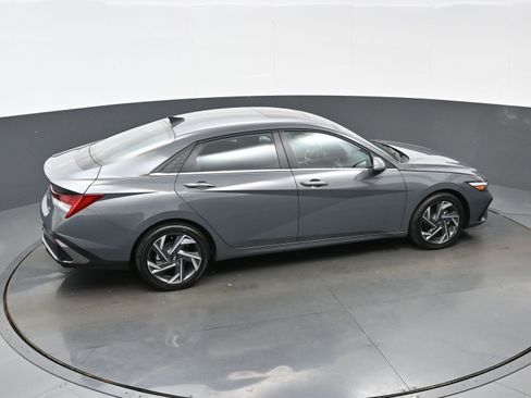 Used 2025 Hyundai Elantra Limited FWD image 39