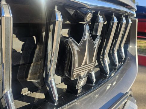 Used 2021 Maserati Levante GranLusso image 13