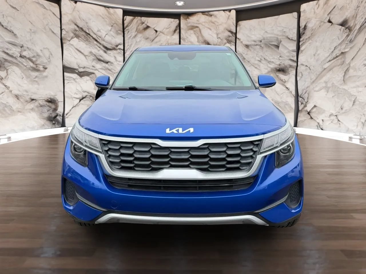 Used 2023 Kia Seltos LX AWD/4WD image 2