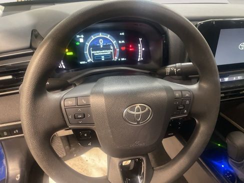 Used 2025 Toyota Camry LE image 19
