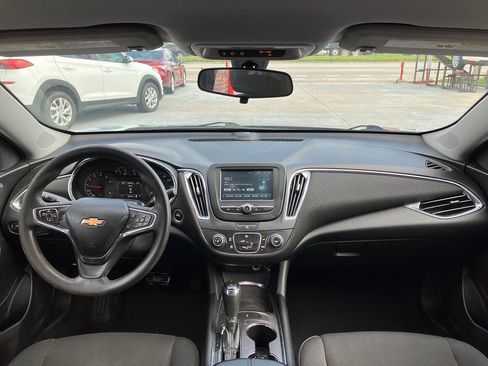 Used 2018 Chevrolet Malibu LT FWD image 5