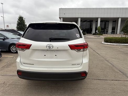 Used 2019 Toyota Highlander XLE image 6