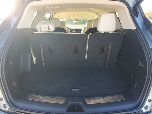 Used 2023 Buick Enclave Essence image 22