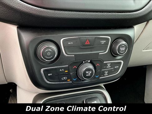 Used 2018 Jeep Compass Latitude w/ Popular Equipment Group FWD image 15