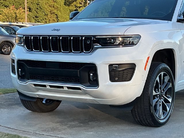 Used 2023 Jeep Grand Cherokee Overland w/ Adv Protech Group III AWD/4WD image 10