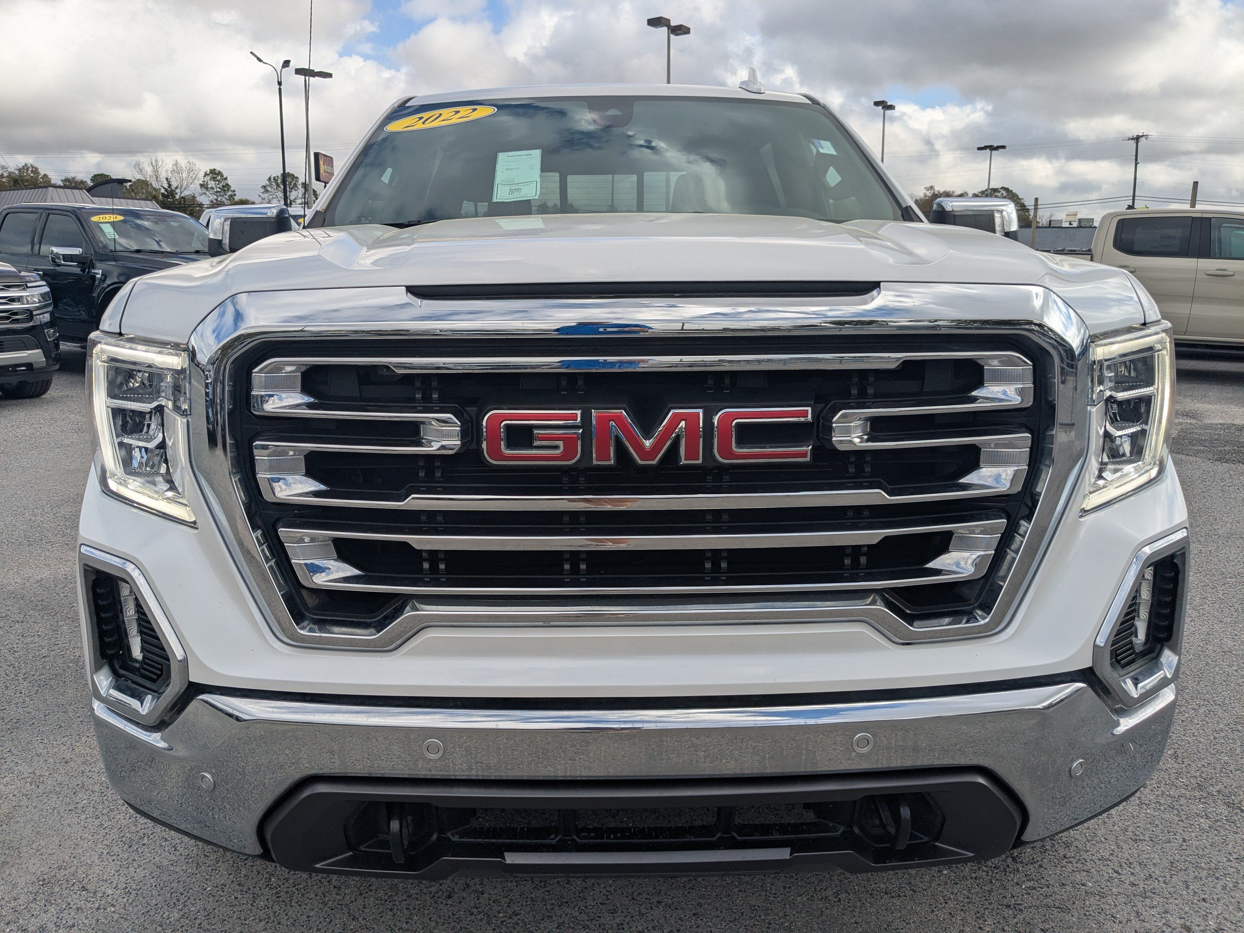 Used 2022 GMC Sierra 1500 SLT w/ SLT Premium Plus Package AWD/4WD image 8