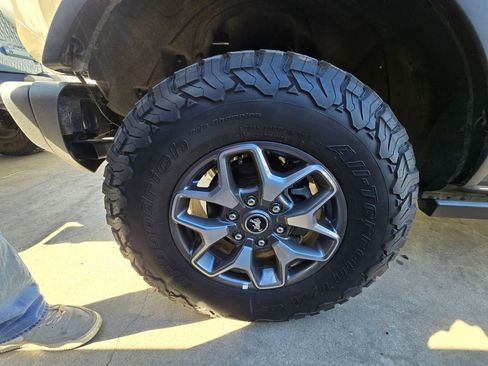 Used 2025 Ford Bronco Badlands image 22