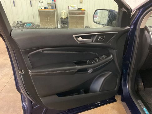 Used 2016 Ford Edge Titanium w/ Technology Package FWD image 9