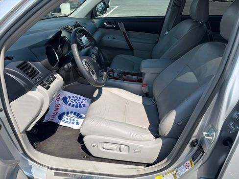 Used 2013 Toyota Highlander Limited FWD image 9