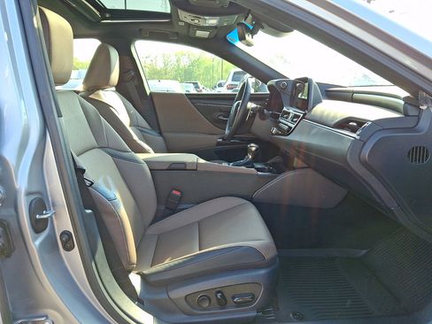 Used 2025 Lexus ES 350 w/ Premium Package image 13