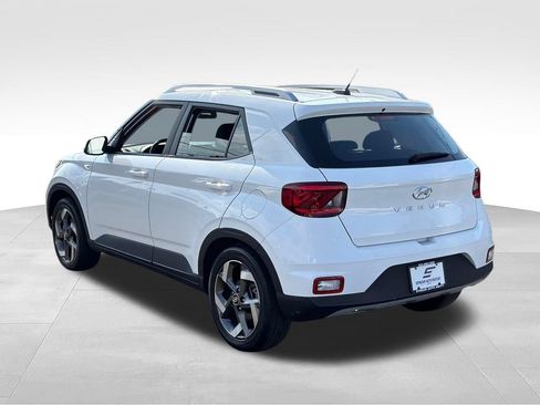 Used 2023 Hyundai Venue SEL w/ Cargo Package FWD image 4