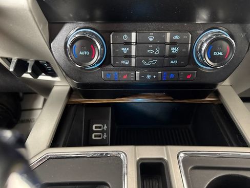 Certified 2020 Ford F150 Lariat w/ FX4 Off-Road Package AWD/4WD image 16