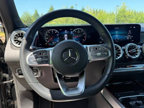 Used 2023 Mercedes-Benz GLB 250 4MATIC image 10