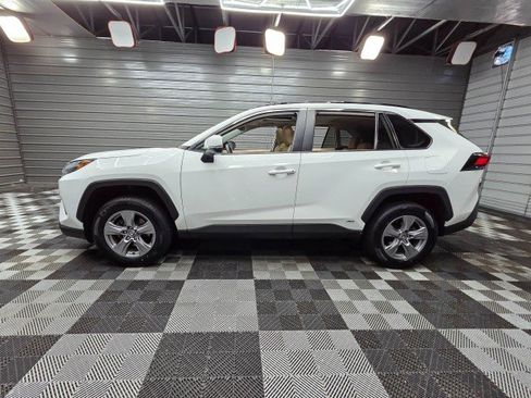 Used 2022 Toyota RAV4 XLE w/ Convenience Package AWD/4WD image 9