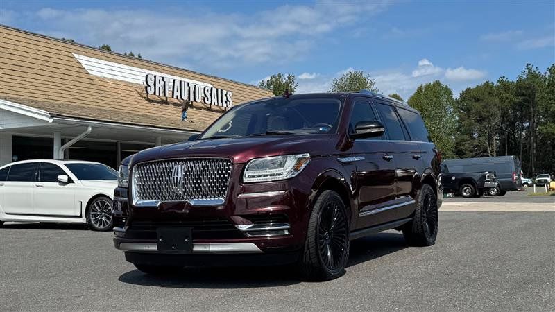 Used 2018 Lincoln Navigator Reserve w/ Technology Package AWD/4WD image 2