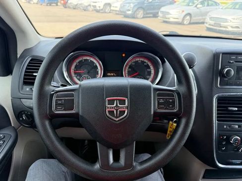 Used 2017 Dodge Grand Caravan SE FWD image 17