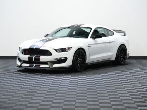 Used 2019 Ford Mustang Shelby GT350R w/ GT350R Equipment Group 920A RWD image 3