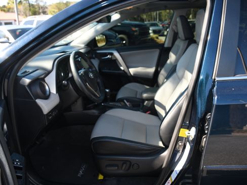 Used 2017 Toyota RAV4 Limited image 8