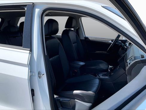 Used 2024 Volkswagen Tiguan SE FWD image 9
