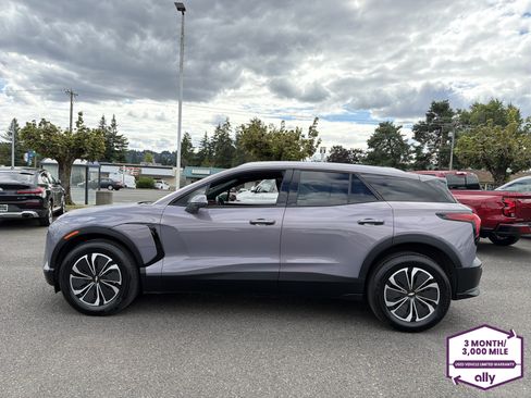 Used 2024 Chevrolet Blazer EV LT AWD/4WD image 2