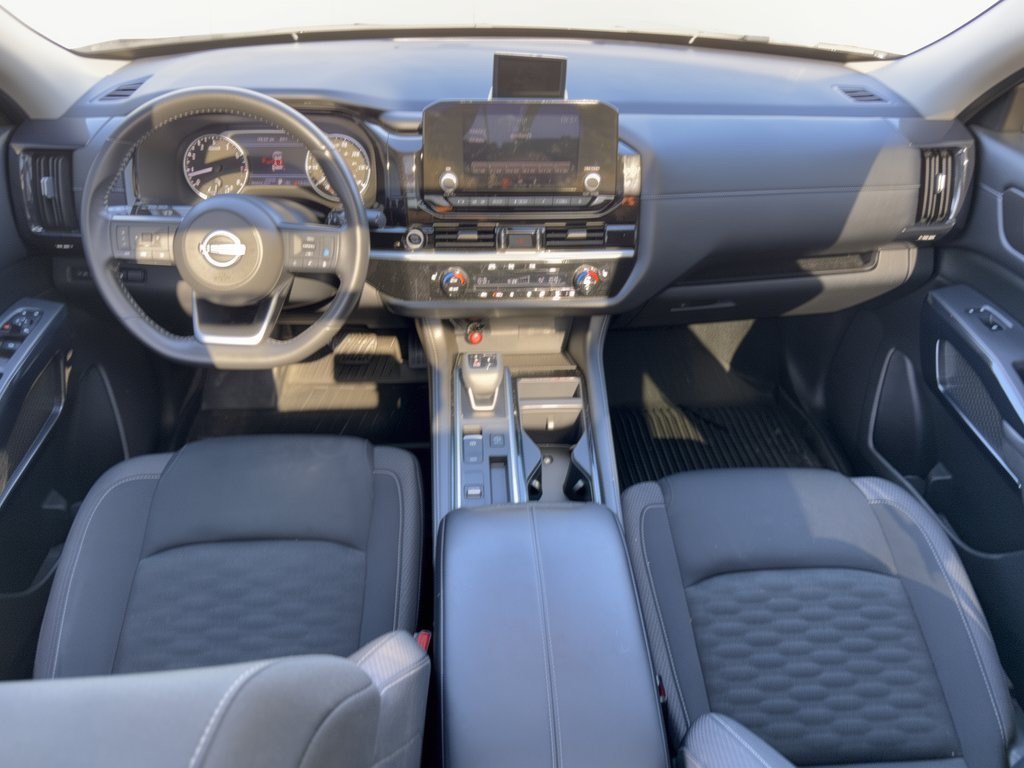 Used 2024 Nissan Pathfinder SV w/ SV Premium Package FWD image 17